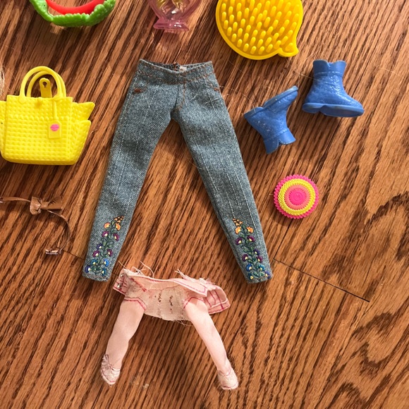 Bratz study abroad doll - Raya - with clothes and accessories. - Picture 4 of 6